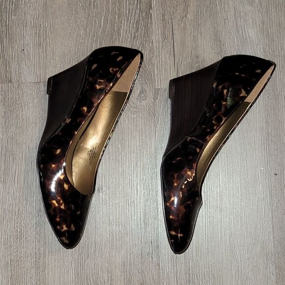 Jones Studio Callie Gold & Brown Wedges Size 8 1/2 - Picture 4 of 10